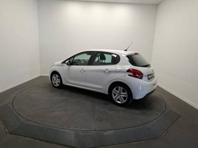 Peugeot 208 image 6