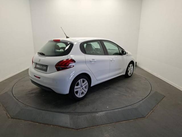 Peugeot 208 image 8