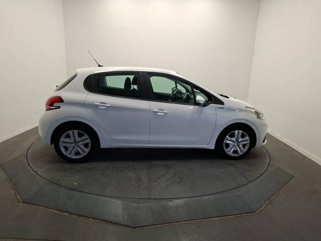 Peugeot 208 image 2