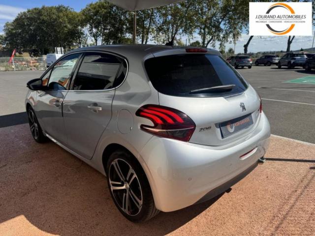 Peugeot 208 image 8