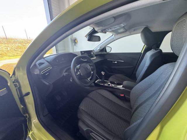 Peugeot 208 image 9
