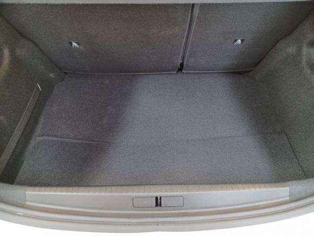 Peugeot 208 image 8