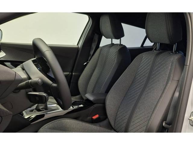 Peugeot 2008 image 2