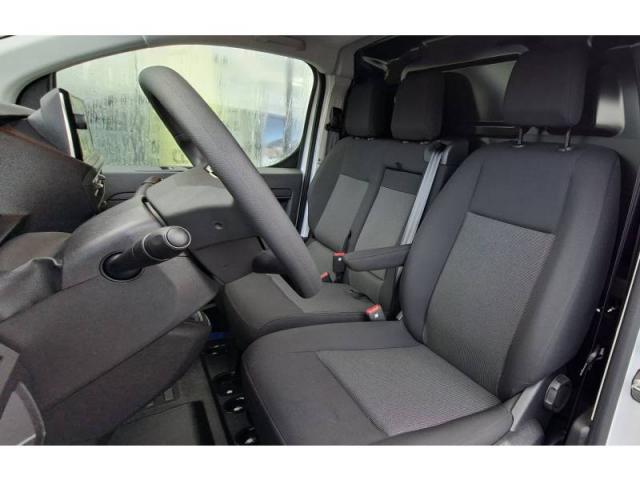 Peugeot Expert image 2