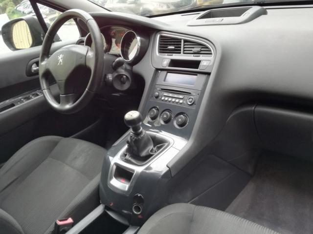 Peugeot 5008 image 1
