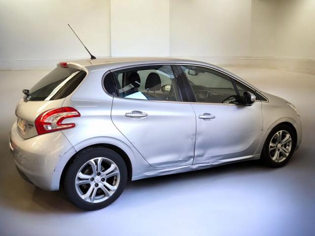 Peugeot 208 image 2