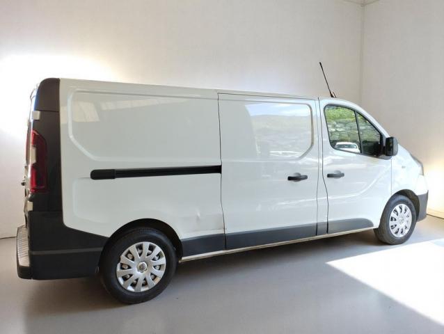 Renault Trafic image 2
