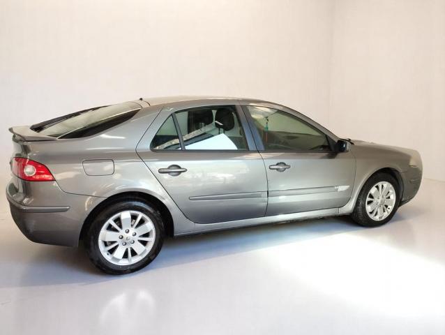 Renault Laguna Estate image 2