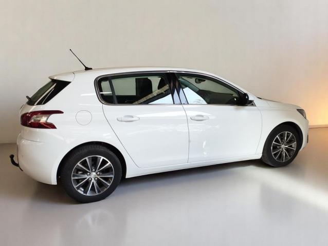 Peugeot 308 image 1