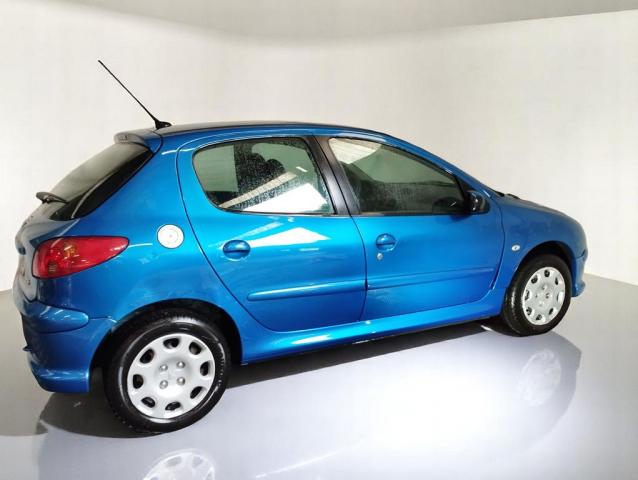Peugeot 206 image 2