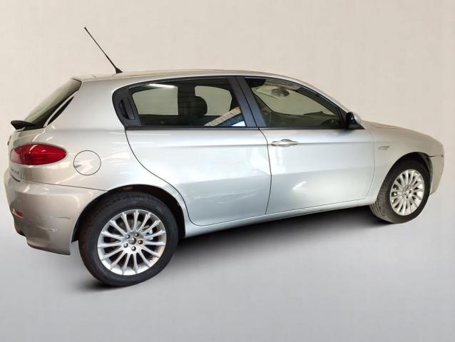 Alfa Romeo 147 image 1