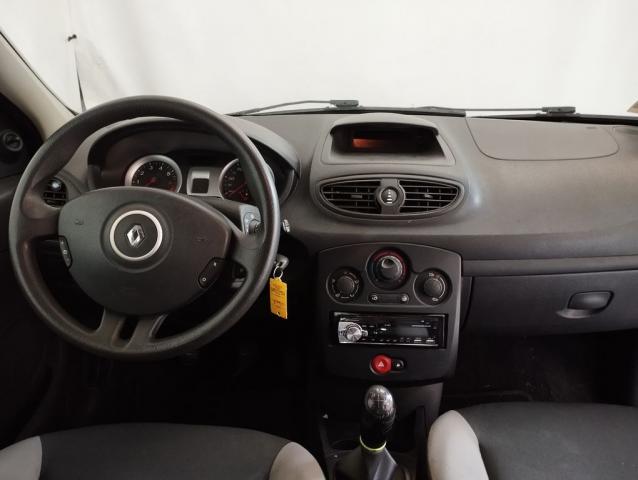 Renault Clio image 2
