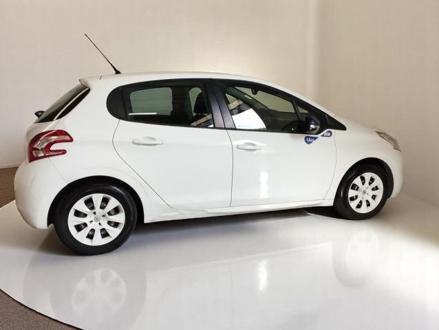 Peugeot 208 image 2