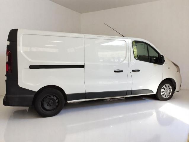 Renault Trafic image 2