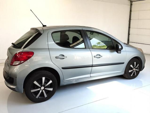 Peugeot 207 image 2