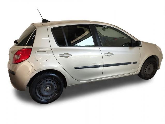 Renault Clio image 2