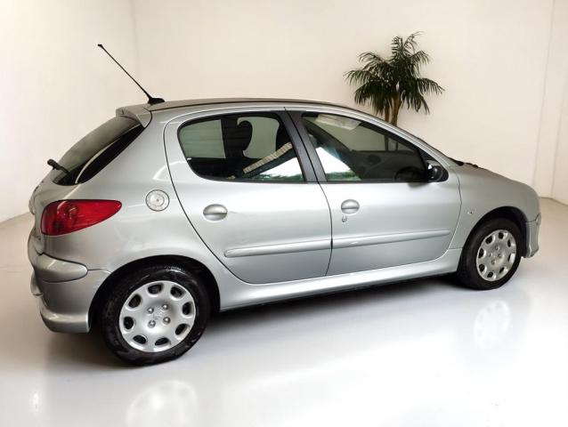 Peugeot 206 image 2