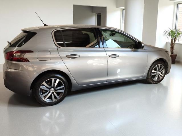 Peugeot 308 image 2