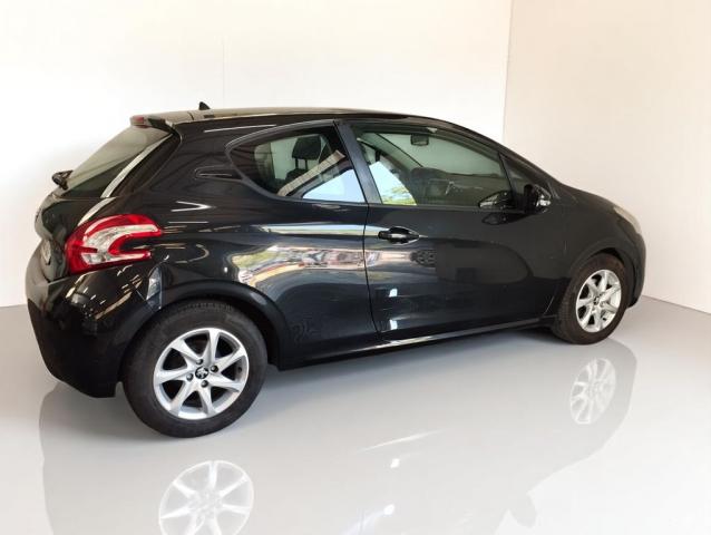 Peugeot 208 image 1