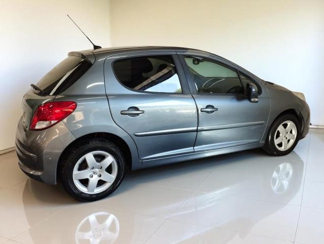 Peugeot 207 image 2
