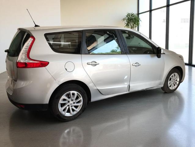 Renault Grand Scénic image 2