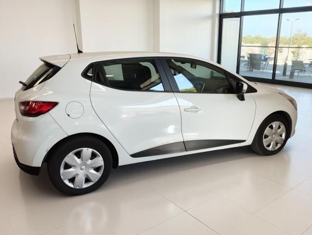Renault Clio image 2