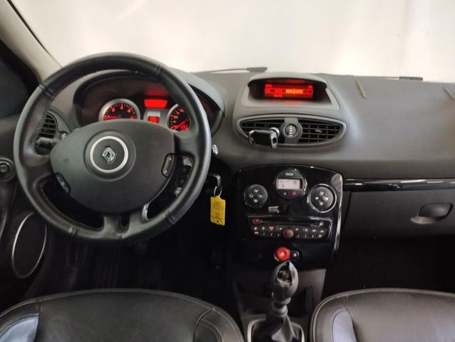 Renault Clio image 2