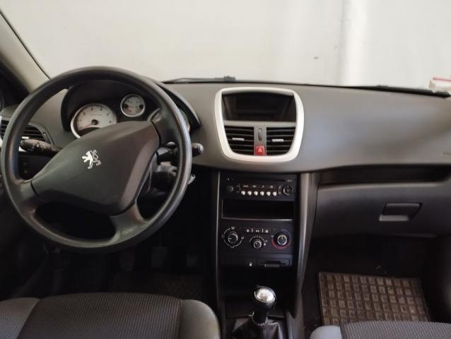 Peugeot 207 image 2