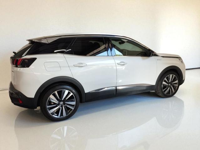 Peugeot 3008 Hybrid4 image 1
