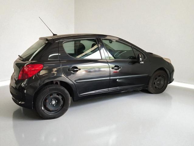 Peugeot 207 image 2