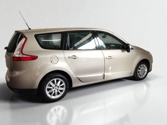 Renault Grand Scénic image 2
