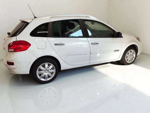 Renault Clio Estate image 2