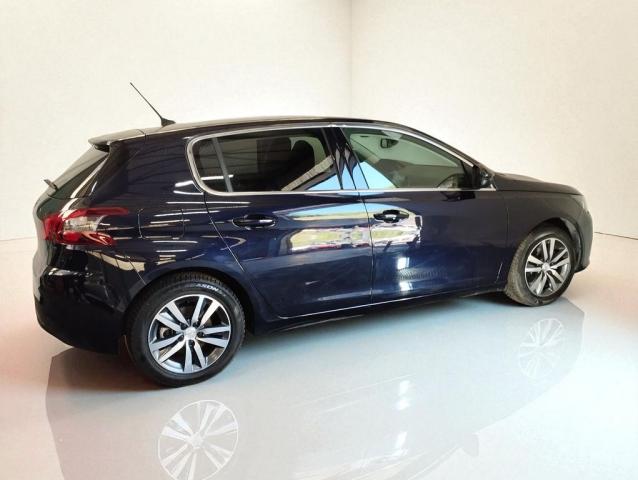 Peugeot 308 image 2