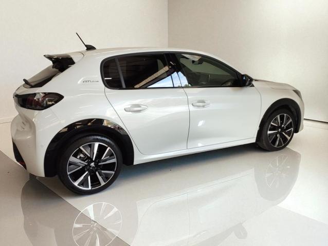Peugeot 208 image 1