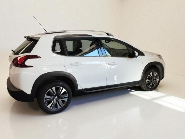 Peugeot 2008 image 1