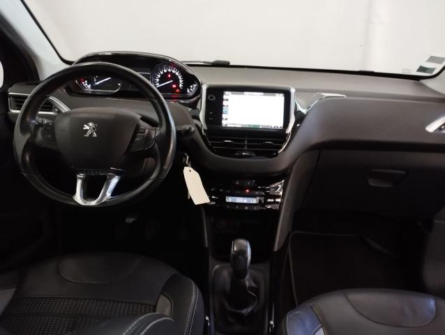 Peugeot 2008 image 2