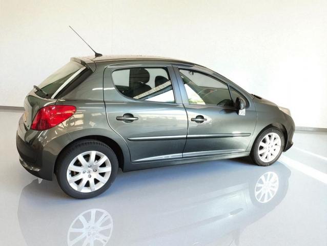 Peugeot 207 image 1