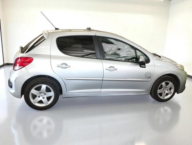 Peugeot 207 image 2