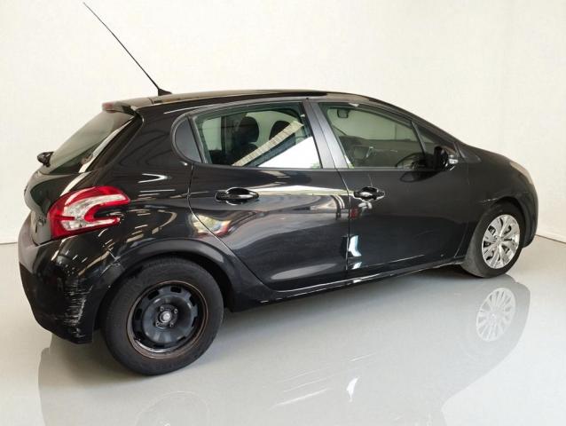 Peugeot 208 image 1