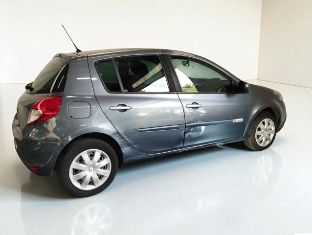 Renault Clio image 2