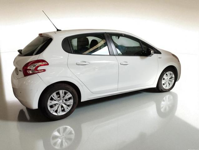 Peugeot 208 image 1