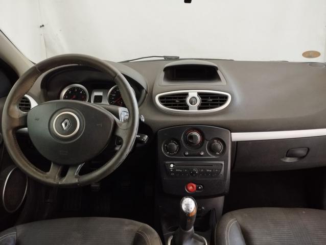 Renault Clio image 2