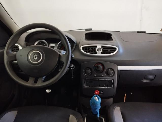 Renault Clio image 2