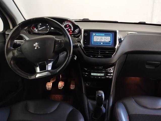 Peugeot 208 image 2