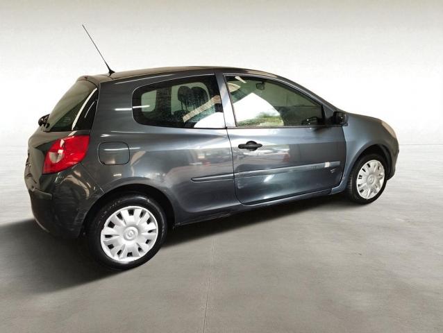Renault Clio image 2