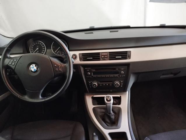 Bmw 320 image 1