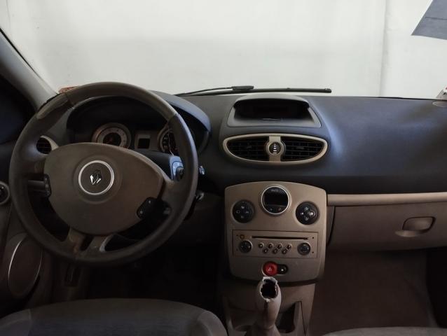 Renault Clio image 2