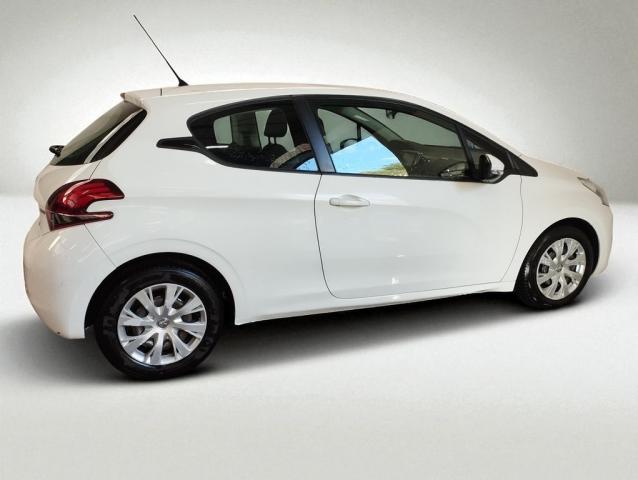 Peugeot 208 image 2
