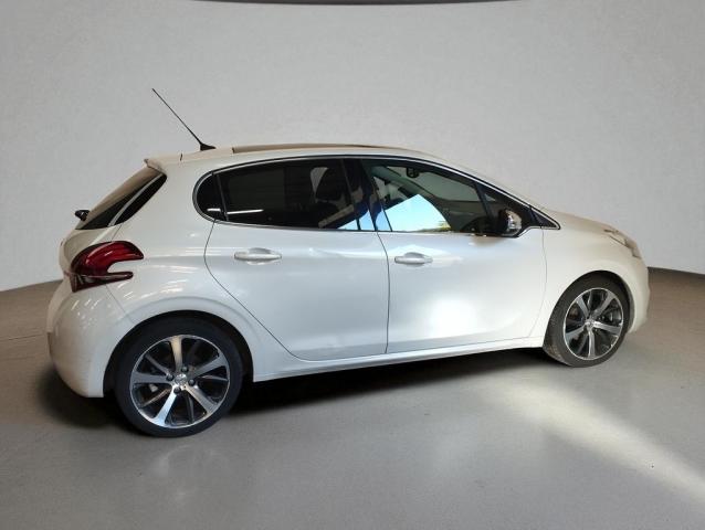 Peugeot 208 image 1