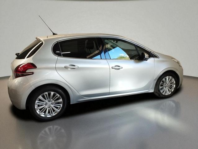 Peugeot 208 image 1